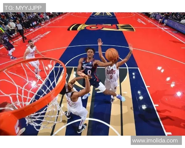 76人对阵骑士精彩对决回顾12月10日比赛录像分析与亮点总结